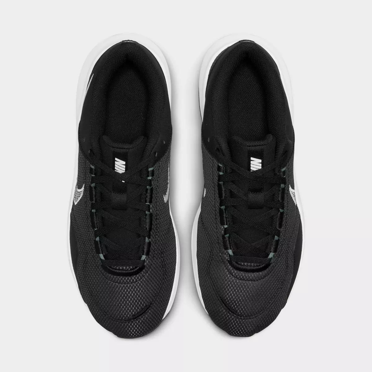 Nike Legend Essential 3 Next Nature – Black/White